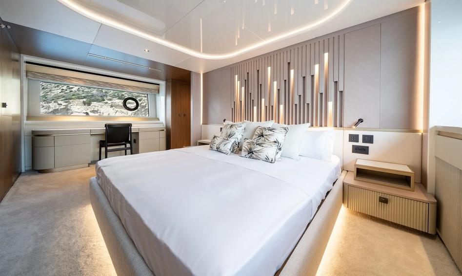 Sunseeker 82 Ocean , Accommodation