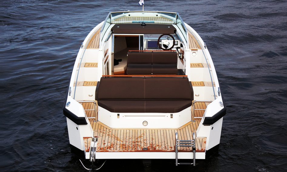 Delta 26 Open, Deck Area