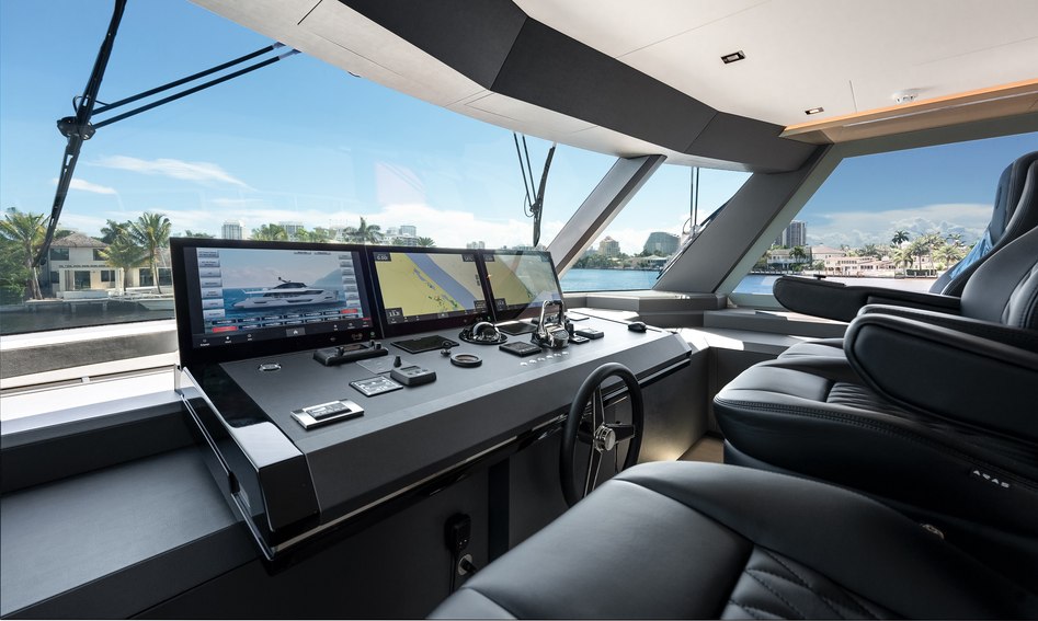 Ocean Alexander 28E, Helm Station