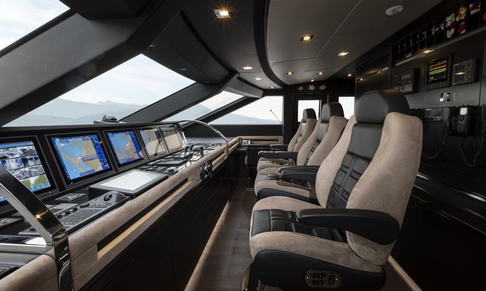 Mangusta Oceano 46, Helm Station