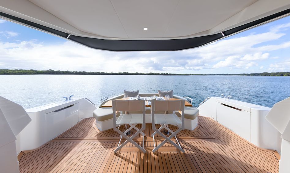Maritimo S50 Sedan, Deck Area