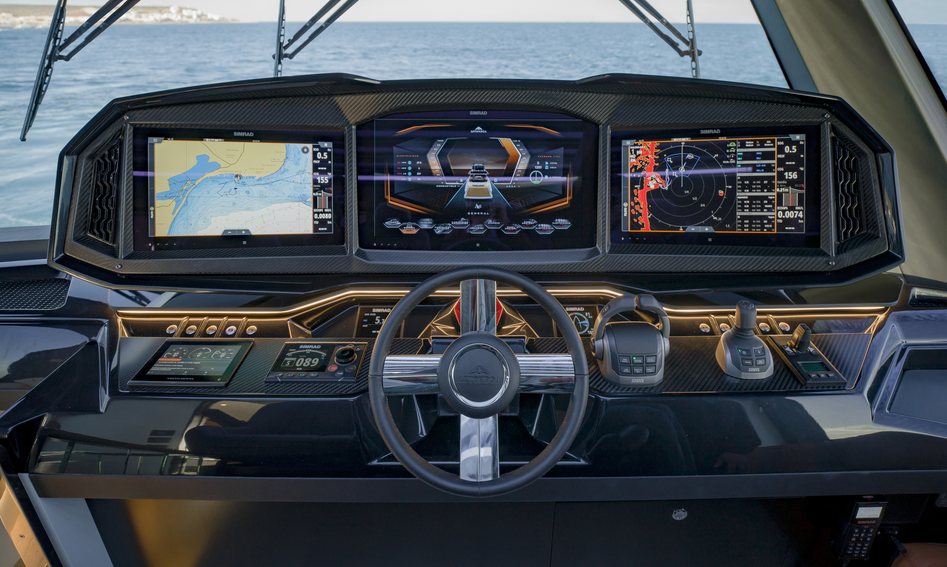 Astondoa Ax8, Helm Station