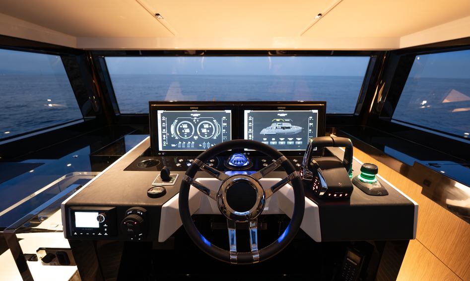 De Antonio D60 , Helm Station