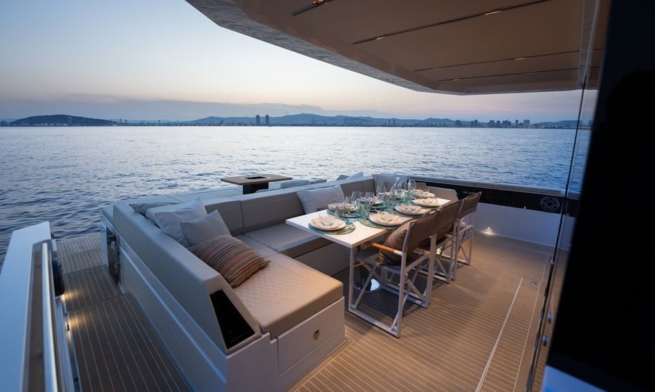 De Antonio D60 , Deck Area