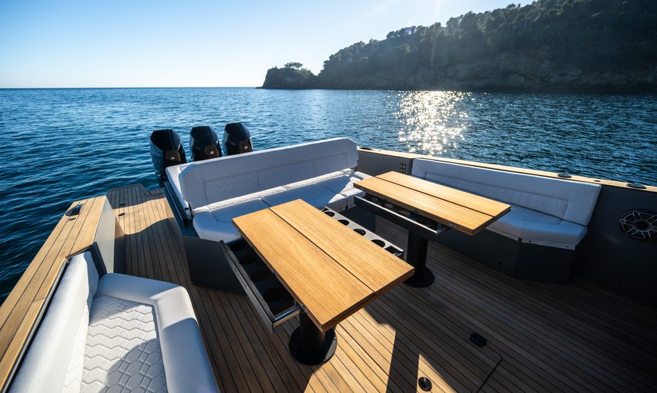 Maxim Yachts MAX44 R , Deck Area