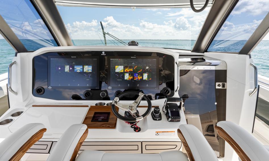 Aquila 47 Molokai , Helm Station