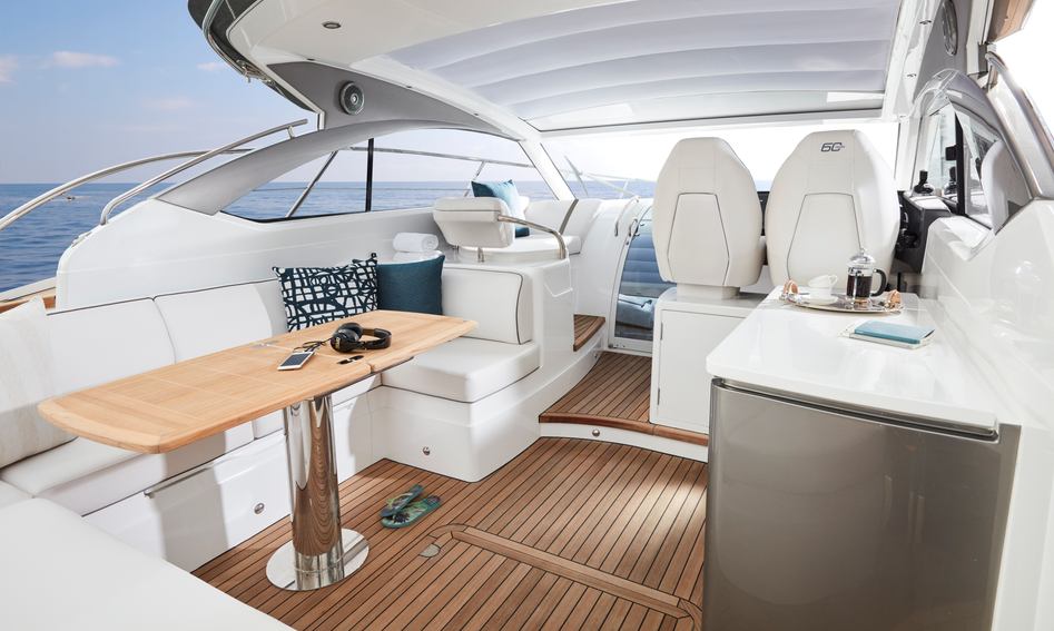 Princess V40  Mk3, Deck Area