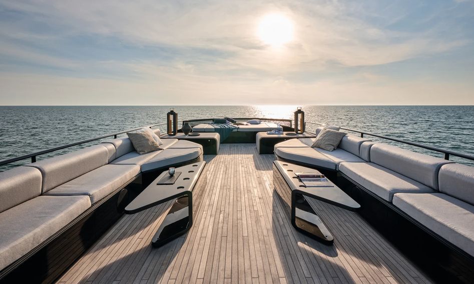 AB 110 , Fly Deck/Sportdeck