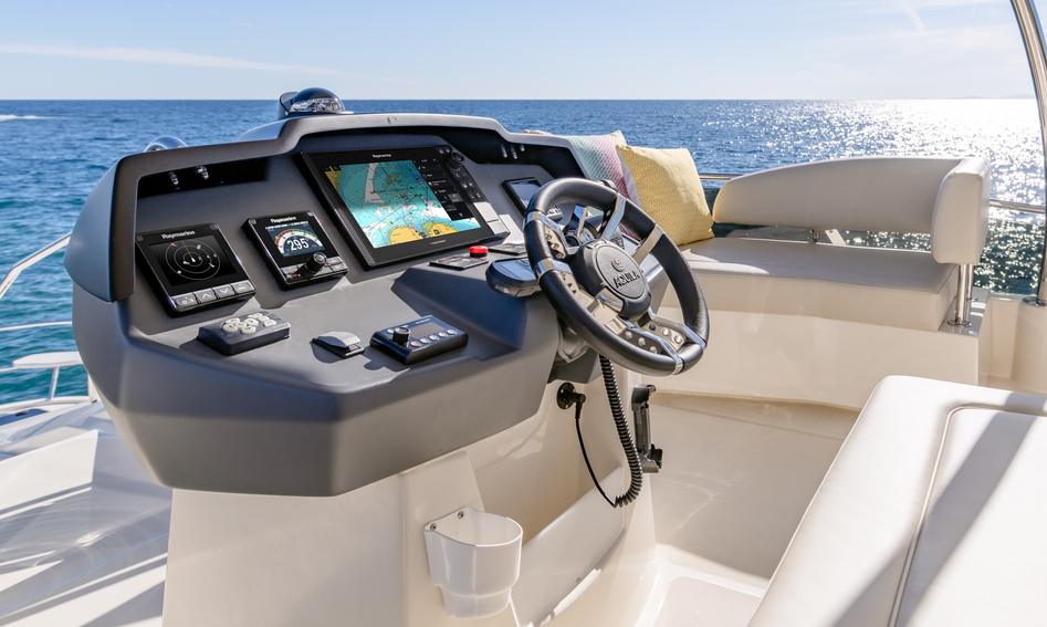 Aquila 44 Yacht, Helm Station