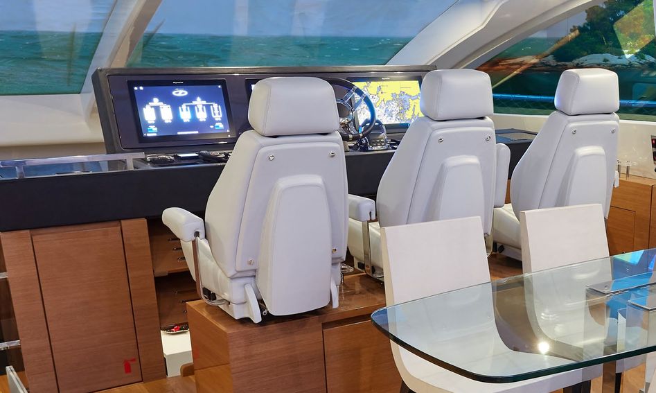 Schaefer Yachts Schaefer 25M , Helm Station