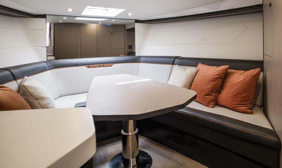 Fairline F Line 33, Interior