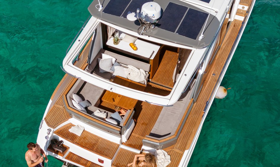 440 Marex, Fly Deck/Sportdeck