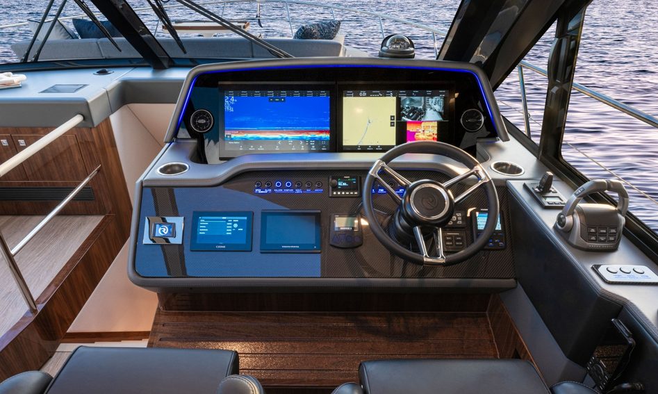 Riviera 5600 Sport Platinum Edition, Interior