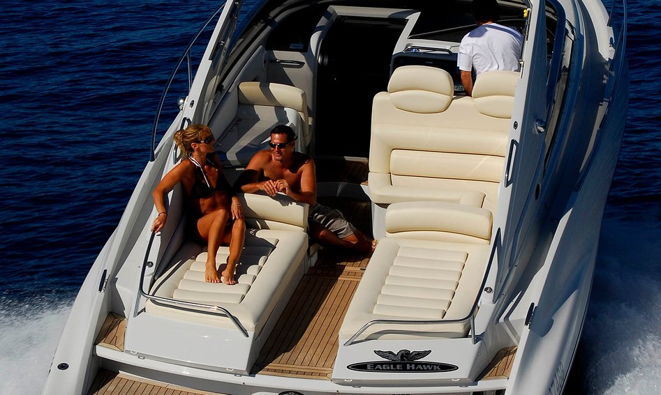 Sunseeker Superhawk 43, Deck Area