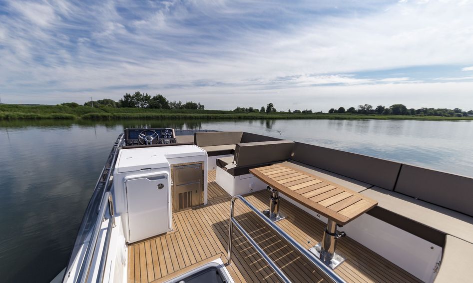 Galeon 500 Fly, Fly Deck/Sportdeck