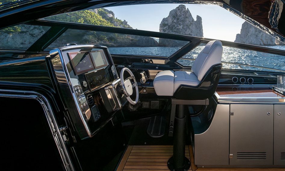 Riva 58 Capri, Helm Station