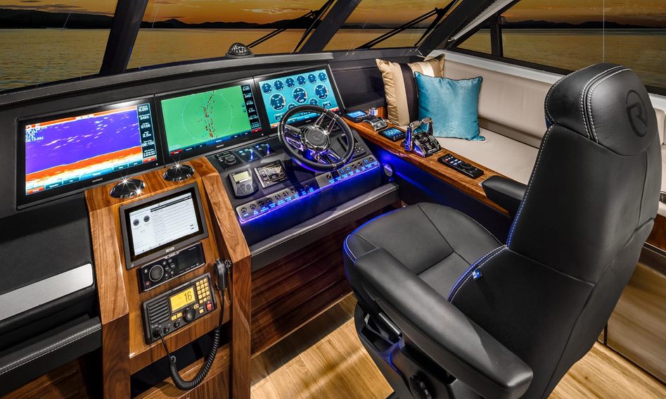 Riviera 72 Sports Motor Yacht Mk1, Helm Station