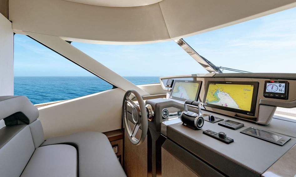 Monte Carlo Yachts MCY 76 Mk2, Helm Station