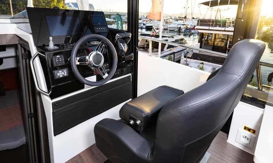 Jeanneau Merry Fisher 895 Sport Serie2 , Helm Station