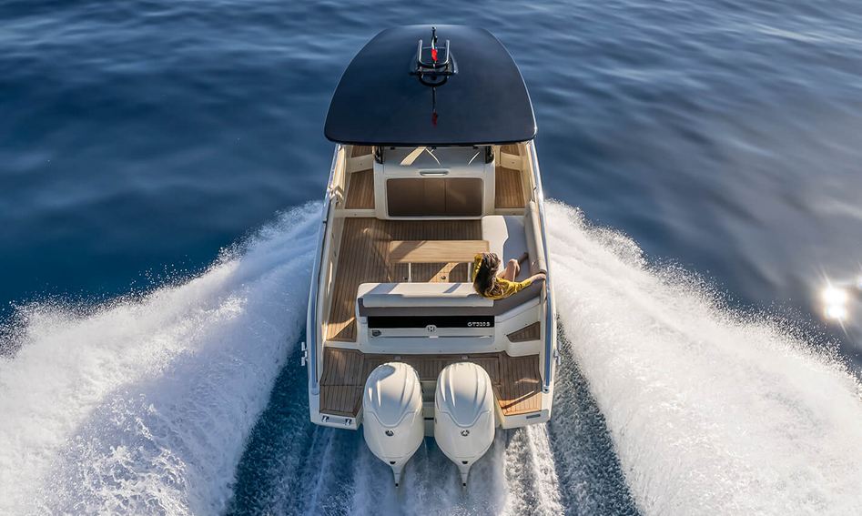 Invictus GT320S, Deck Area