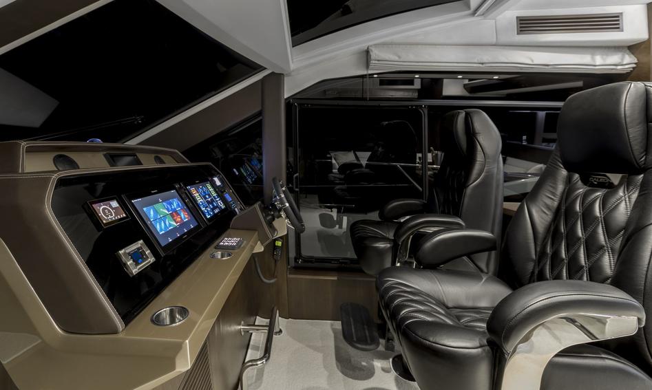 Galeon 640 Fly Gen 2, Helm Station