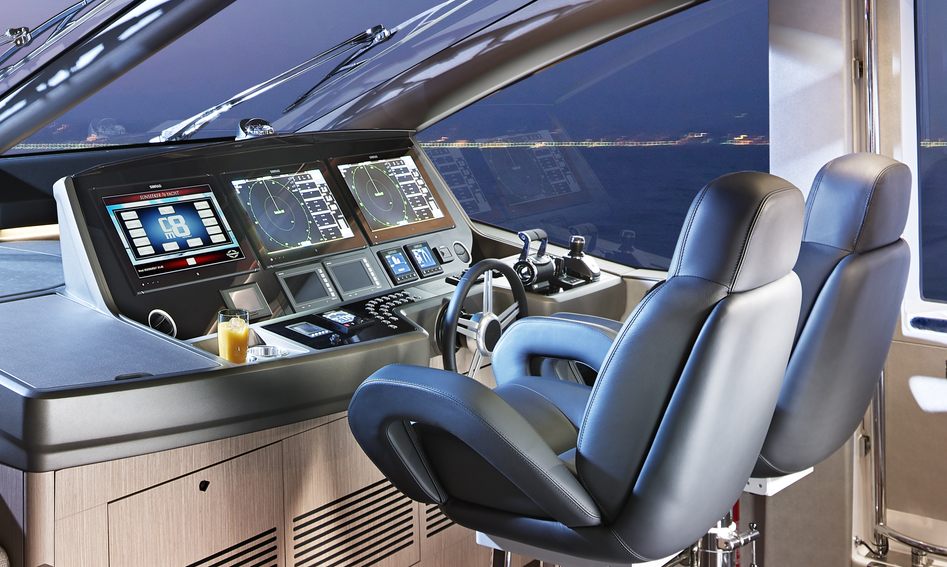 Sunseeker 76 Yacht, Helm Station