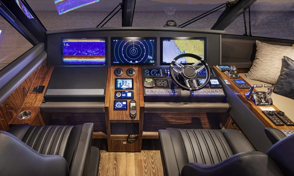 Riviera 64 Sports Motor Yacht, Helm Station