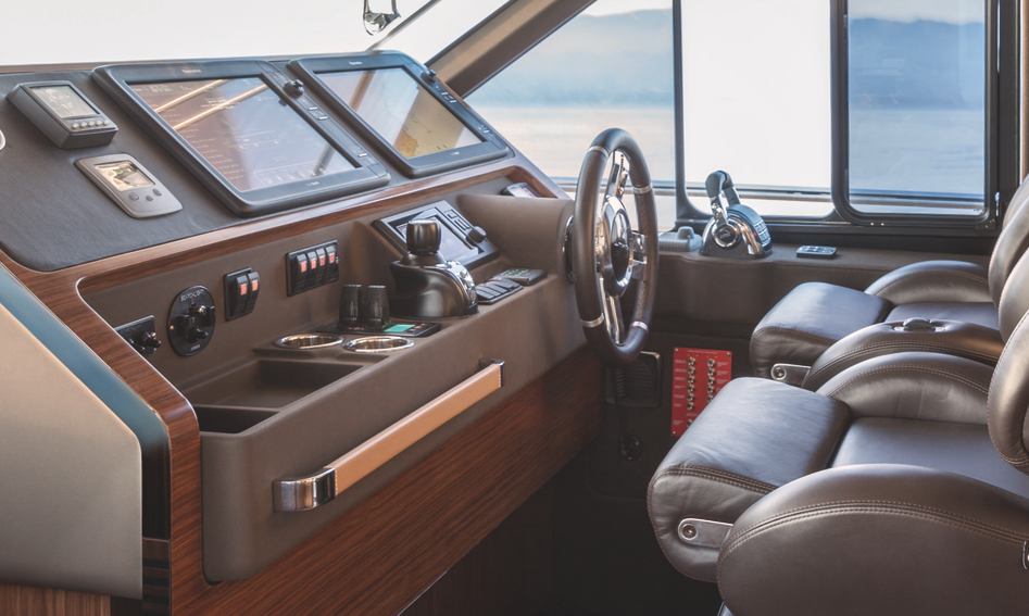 Azimut Magellano 66 Mk1, Helm Station