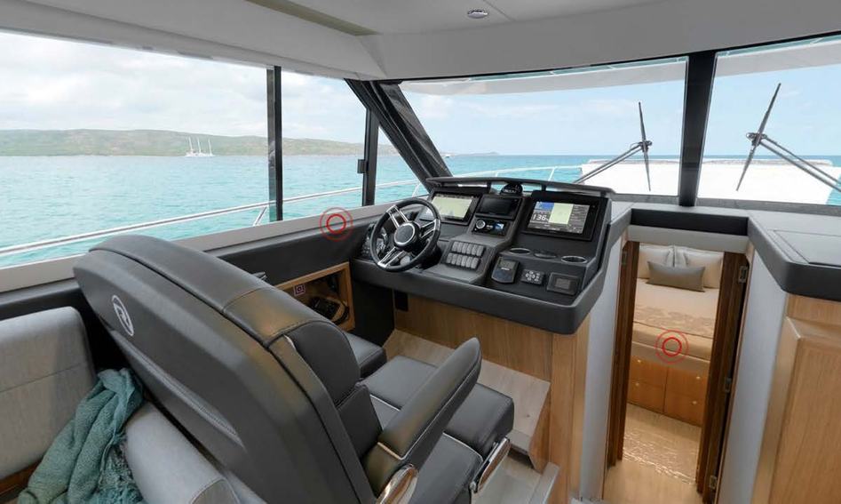 Riviera 39 Open Flybridge, Helm Station