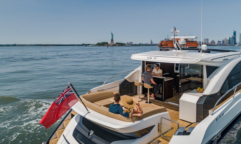 Fairline Targa 65 GT, Deck Area