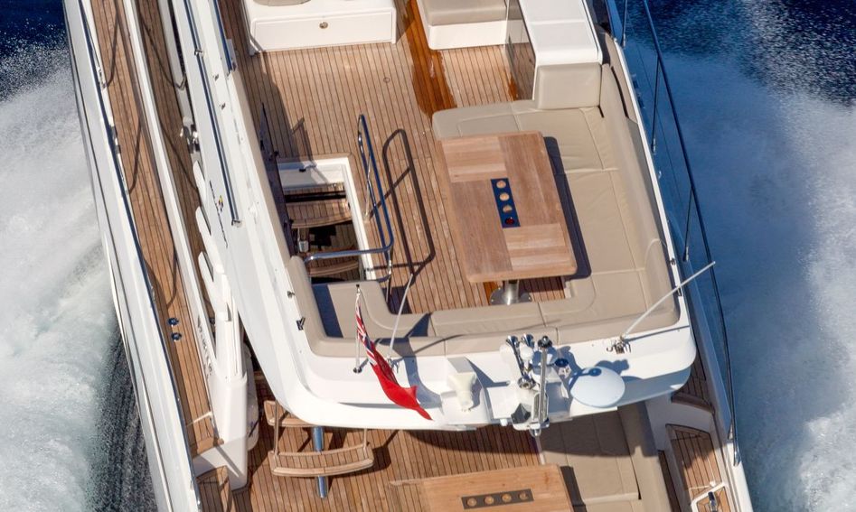 Fairline Squadron 53 Gen 1, Fly Deck/Sportdeck