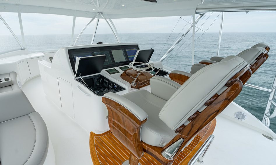 Viking 82C Gen 2, Helm Station