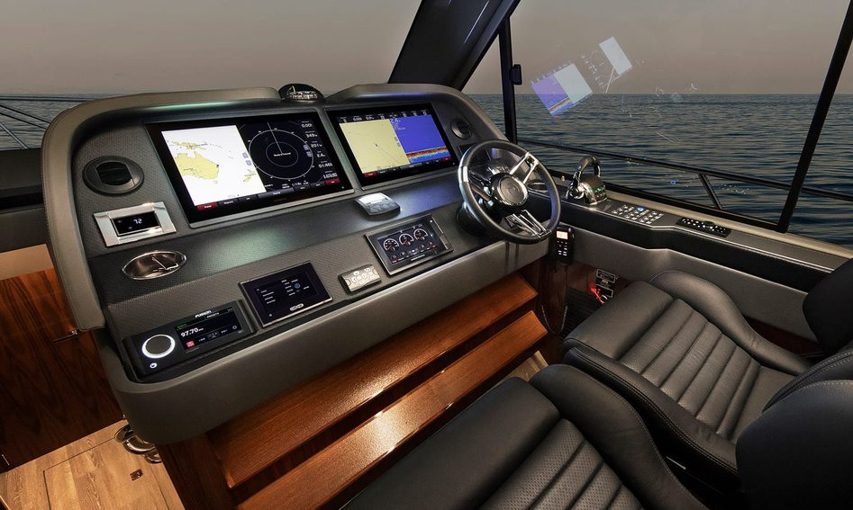 Riviera 505 SUV, Helm Station