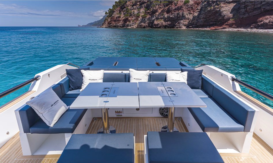 De Antonio D50 Open , Deck Area