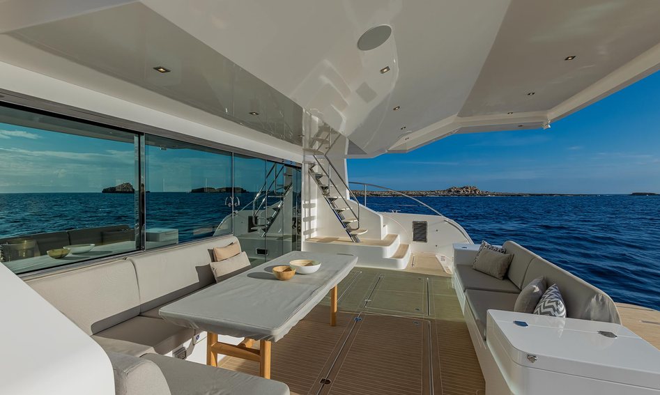 Silent Yachts Silent 62 Flybridge, Deck Area