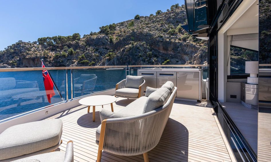 Sunseeker 90 Ocean Enclosed, Deck Area
