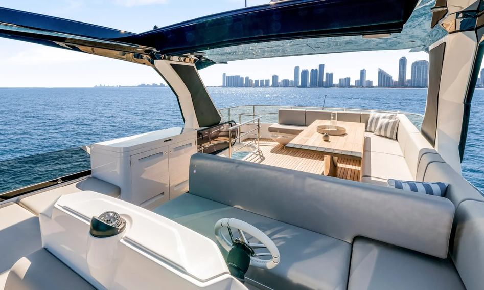 Sunseeker Manhattan 68  Mk2, Fly Deck/Sportdeck