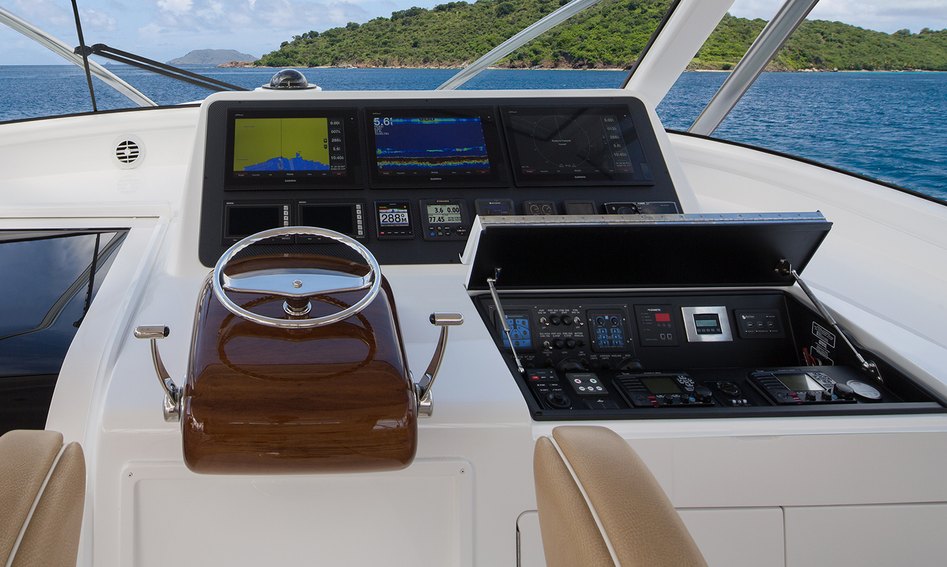 Viking 44O, Helm Station