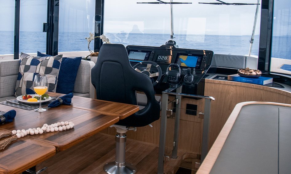 Okean Yachts Okean 52 , Helm Station