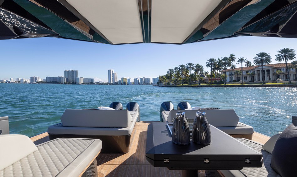 Wally wallypower50X , Deck Area