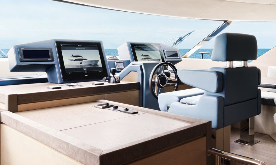 Monte Carlo Yachts MCY 80, Helm Station