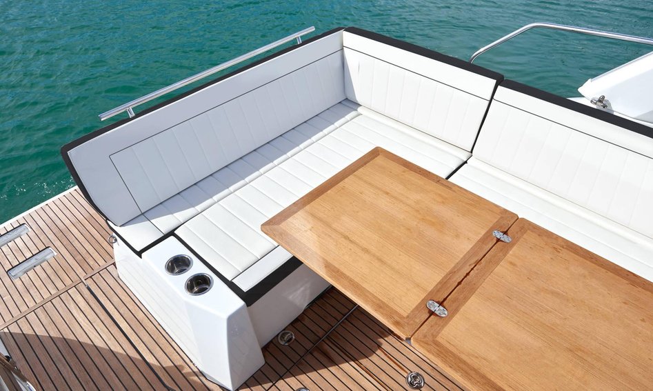 Jeanneau Leader 30 Mk2, Deck Area