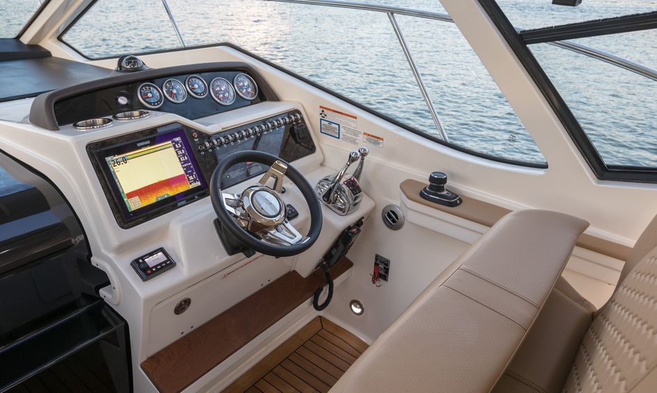 Sea Ray Sundancer 350 Mk3, Helm Station