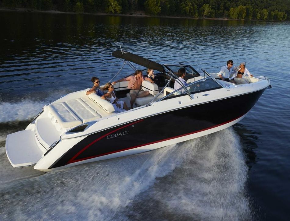 Cobalt R30 Boat (2016 - 2017)