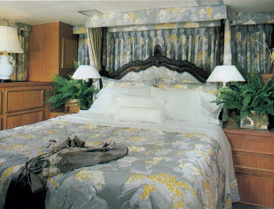 Hatteras 53 Extended Deckhouse Yacht (1983 - 1988)