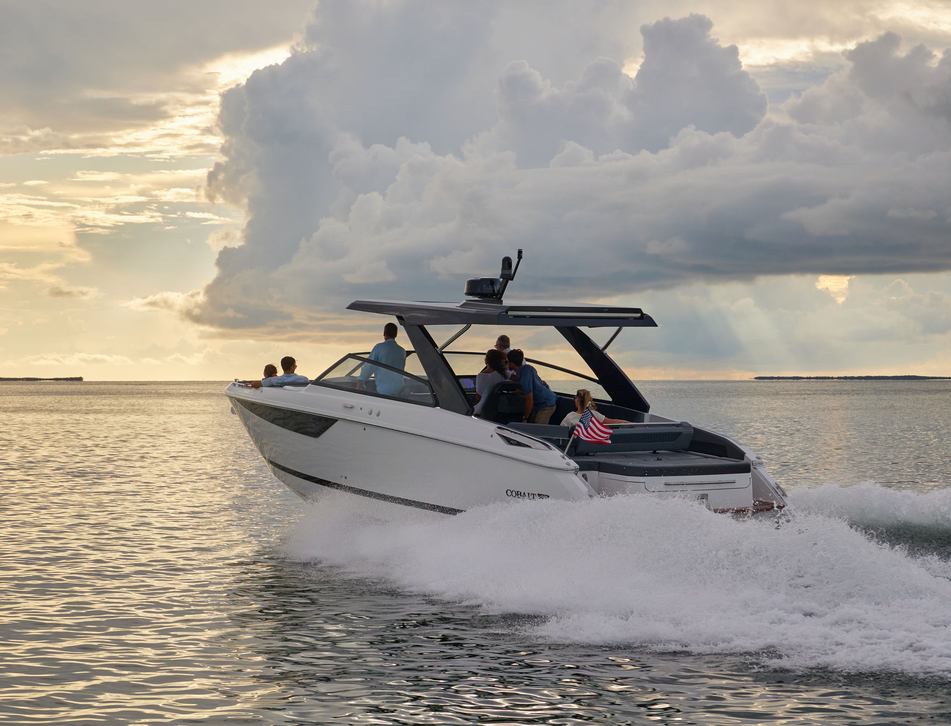 Cobalt Boats R35 Boat