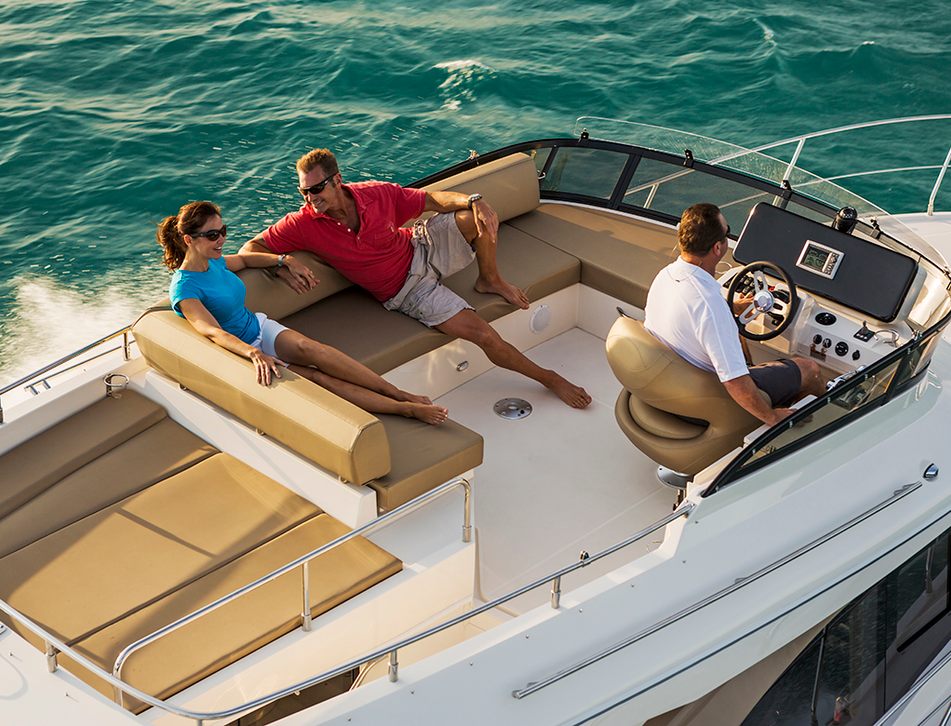 Carver C36 Command Bridge Yacht (2017 - 2021)