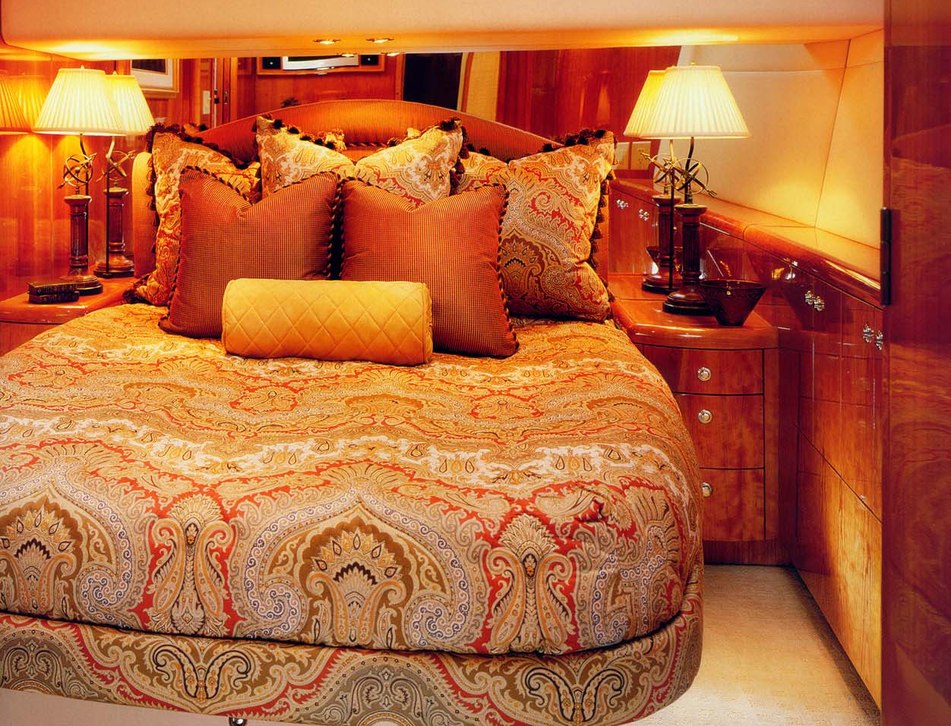 Hatteras 54 Convertible Yacht (Gen 2, 2002 - 2006)