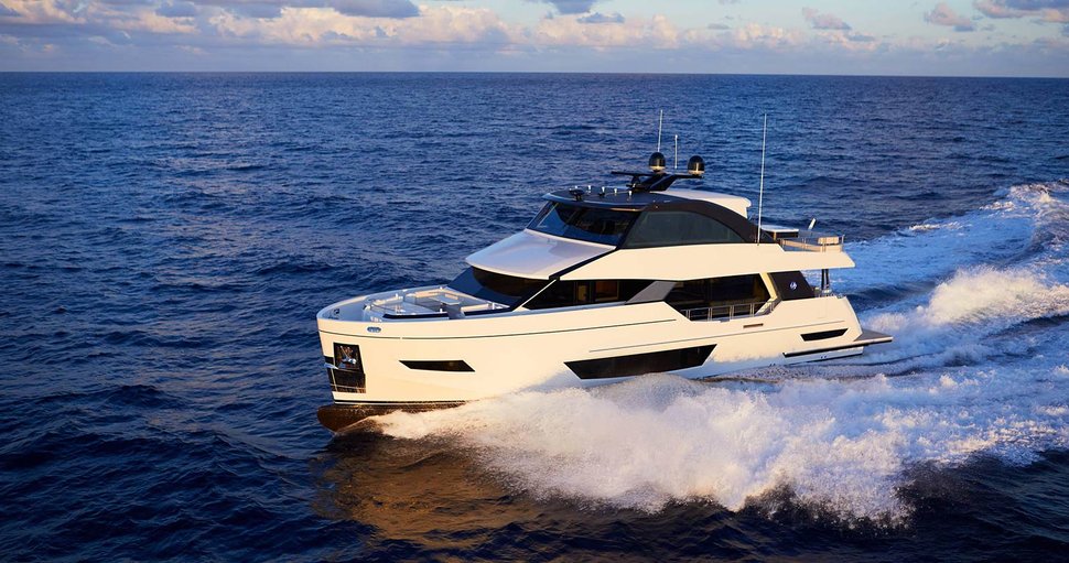                                             Ocean Alexander   26R Enclosed
                                        