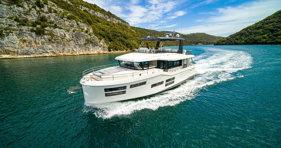                                             Beneteau Yachts   Grand Trawler 62
                                        